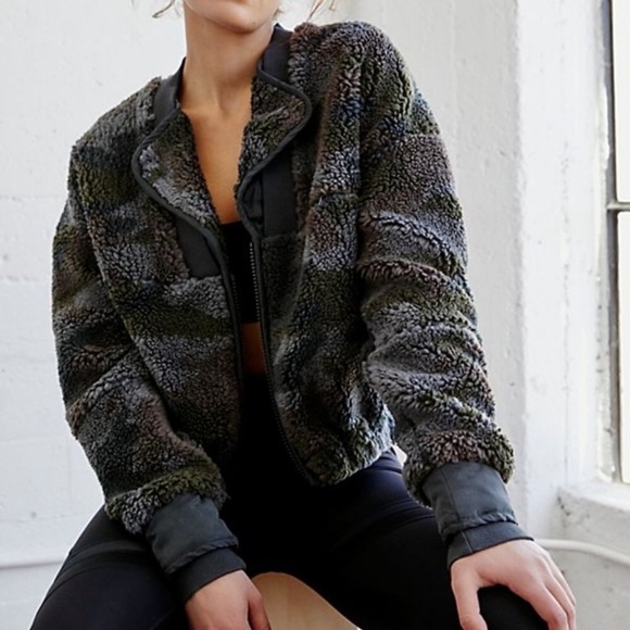Free People Jackets & Blazers - Free People NEW camo Everest fleece jacket bomber